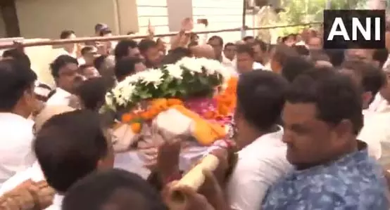राज्यपाल रमेन डेका दिनेश मिरानिया के घर पहुंचे, श्रद्धांजलि दी राज्यपाल रमेन डेका दिनेश मिरानिया के घर पहुंचे, श्रद्धांजलि दी