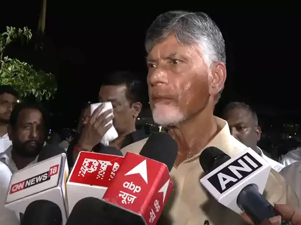Andhra CM ने पहलगाम आतंकी हमले के पीड़ितों के लिए 10 लाख रुपये की अनुग्रह राशि की घोषणा की Andhra CM ने पहलगाम आतंकी हमले के पीड़ितों के लिए 10 लाख रुपये की अनुग्रह राशि की घोषणा की