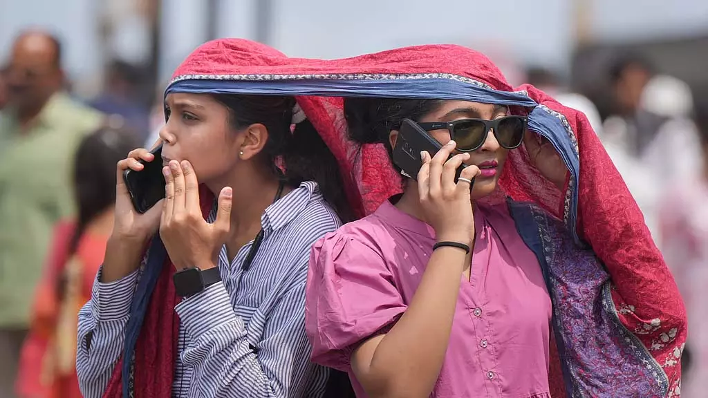 10 स्थानों पर भीषण गर्मी: वेल्लोर में 104.18 डिग्री तापमान 10 स्थानों पर भीषण गर्मी: वेल्लोर में 104.18 डिग्री तापमान