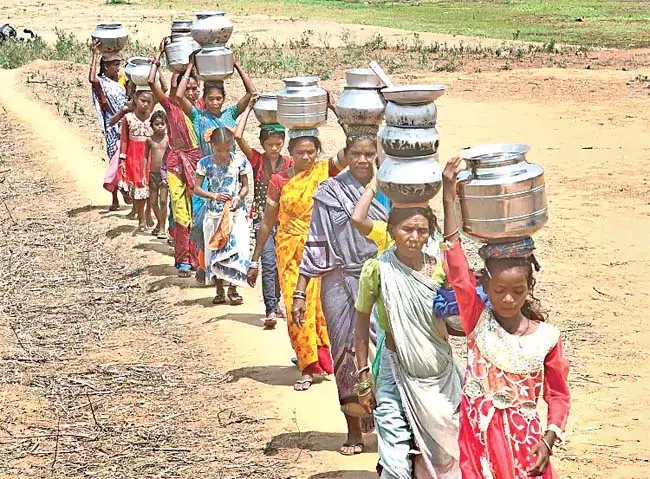 Odisha : पंचायत जग्गूगुड़ा के लोग पेयजल के लिए गंभीर समस्या से जूझ रहे Odisha : पंचायत जग्गूगुड़ा के लोग पेयजल के लिए गंभीर समस्या से जूझ रहे