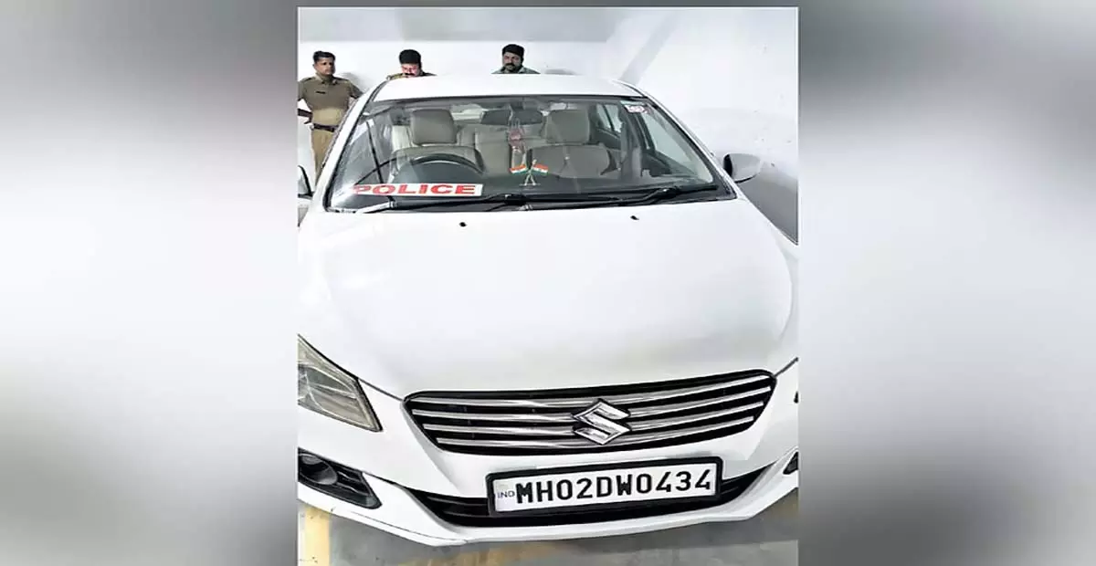 Kochi: फर्जी सीबीआई अधिकारी बनकर घूम रहा व्यक्ति गिरफ्तार Kochi: फर्जी सीबीआई अधिकारी बनकर घूम रहा व्यक्ति गिरफ्तार