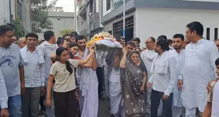 सूरत: पहलगाम आतंकी हमले में मारे गए शैलेश को अंतिम विदाई देने पहुंचे केंद्रीय मंत्री सीआर पाटिल सूरत: पहलगाम आतंकी हमले में मारे गए शैलेश को अंतिम विदाई देने पहुंचे केंद्रीय मंत्री सीआर पाटिल
