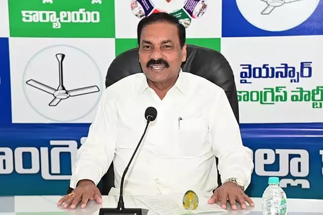 आंध्र पुलिस ने YSRCP नेता काकानी को पकड़ने के लिए तलाशी अभियान शुरू किया आंध्र पुलिस ने YSRCP नेता काकानी को पकड़ने के लिए तलाशी अभियान शुरू किया