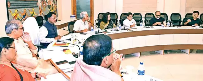 CM Majhi की अध्यक्षता में भुवनेश्वर के लोक सेवा भवन में कैबिनेट की बैठक हुई CM Majhi की अध्यक्षता में भुवनेश्वर के लोक सेवा भवन में कैबिनेट की बैठक हुई