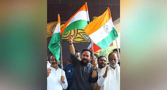 पहलगाम में आतंकवादी हमले के विरोध में BJP नेताओं ने मोमबत्ती रैली निकाली पहलगाम में आतंकवादी हमले के विरोध में BJP नेताओं ने मोमबत्ती रैली निकाली