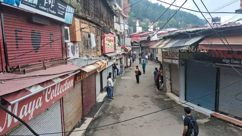 Shimla: आतंकी हमले के विरोध में शिमला बंद, सड़कों पर सन्नाटा Shimla: आतंकी हमले के विरोध में शिमला बंद, सड़कों पर सन्नाटा