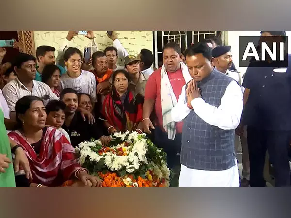 Odisha CM ने पहलगाम आतंकी हमले के शिकार प्रशांत सत्पथी को श्रद्धांजलि दी Odisha CM ने पहलगाम आतंकी हमले के शिकार प्रशांत सत्पथी को श्रद्धांजलि दी