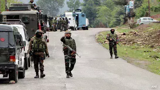 Udhampur: सेना और आतंकियों के बीच मुठभेड़, एक जवान ने दी शहादत Udhampur: सेना और आतंकियों के बीच मुठभेड़, एक जवान ने दी शहादत