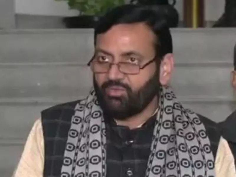 Haryana : मुख्यमंत्री ने फ्लाइट लेफ्टिनेंट सिद्धार्थ यादव के परिवार से मुलाकात कर श्रद्धांजलि दी Haryana : मुख्यमंत्री ने फ्लाइट लेफ्टिनेंट सिद्धार्थ यादव के परिवार से मुलाकात कर श्रद्धांजलि दी