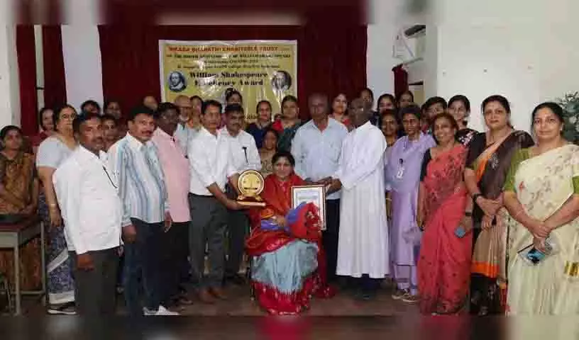 Hyderabad: प्रसिद्ध शिक्षाविद को शेक्सपियर उत्कृष्टता पुरस्कार 2025 से सम्मानित किया Hyderabad: प्रसिद्ध शिक्षाविद को शेक्सपियर उत्कृष्टता पुरस्कार 2025 से सम्मानित किया