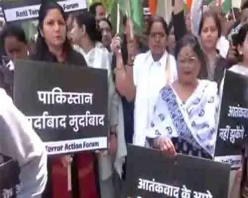 Pahalgam आतंकी हमले की निंदा करते हुए पाकिस्तान उच्चायोग के पास विरोध प्रदर्शन Pahalgam आतंकी हमले की निंदा करते हुए पाकिस्तान उच्चायोग के पास विरोध प्रदर्शन