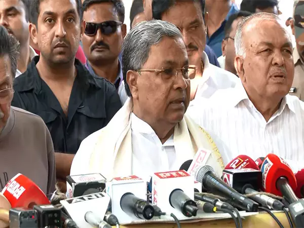 Siddaramaiah ने आतंकी हमले की निंदा की, केंद्र के प्रति समर्थन जताया Siddaramaiah ने आतंकी हमले की निंदा की, केंद्र के प्रति समर्थन जताया