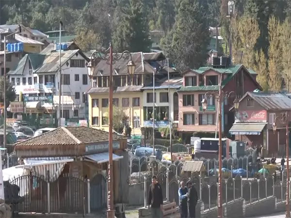 आतंकी हमले के बाद पहलगाम पर्यटन उद्योग संकट में, स्थानीय कारोबार बुरी तरह प्रभावित आतंकी हमले के बाद पहलगाम पर्यटन उद्योग संकट में, स्थानीय कारोबार बुरी तरह प्रभावित