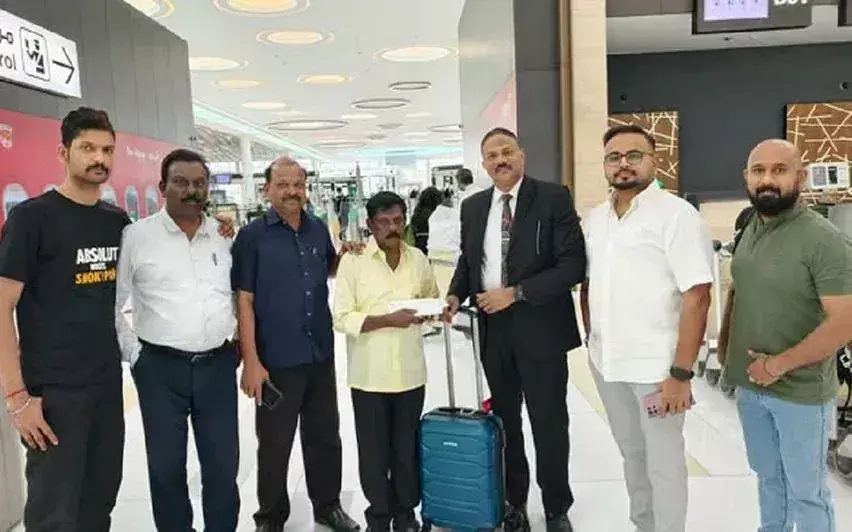आखिरकार घर पहुंचा 42 साल से बहरीन में फंसा Kerala का व्यक्ति 95 वर्षीय मां से मिलने पहुंचा आखिरकार घर पहुंचा 42 साल से बहरीन में फंसा Kerala का व्यक्ति 95 वर्षीय मां से मिलने पहुंचा