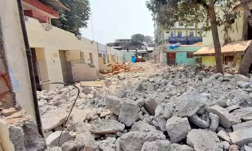 कोइलांडी तालुका अस्पताल; वेतन वार्डों के पुनर्निर्माण के लिए कोई कदम नहीं उठाए जा रहे कोइलांडी तालुका अस्पताल; वेतन वार्डों के पुनर्निर्माण के लिए कोई कदम नहीं उठाए जा रहे