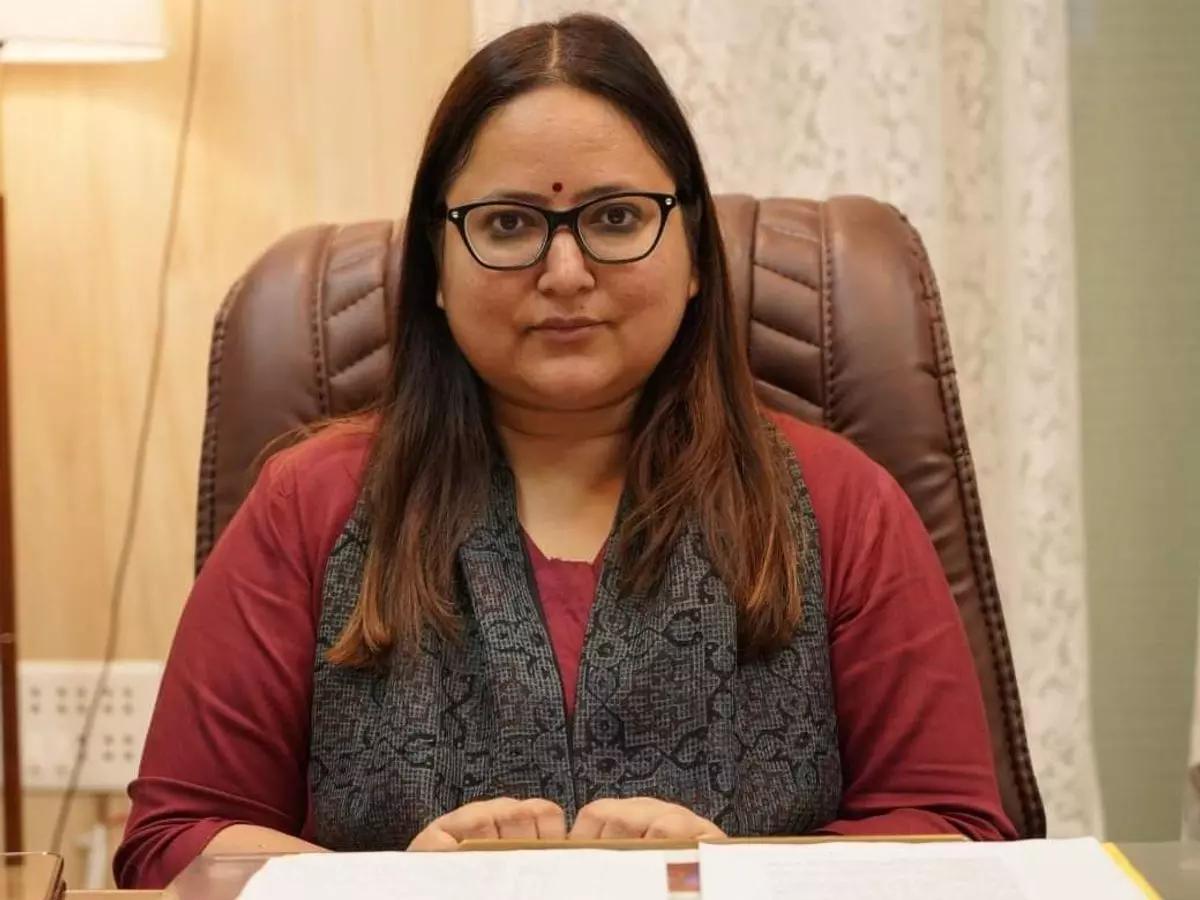 Gonda: 33 राजस्व निरीक्षकों के वेतन पर डीएम ने लगाई रोक Gonda: 33 राजस्व निरीक्षकों के वेतन पर डीएम ने लगाई रोक