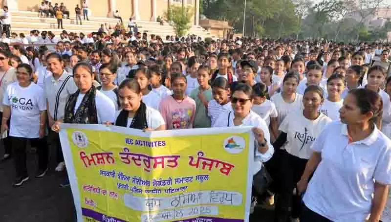 स्वास्थ्य मंत्री ने Patiala मैराथन में बच्चों से नशे के खिलाफ लड़ाई में एकजुट होने का आग्रह किया स्वास्थ्य मंत्री ने Patiala मैराथन में बच्चों से नशे के खिलाफ लड़ाई में एकजुट होने का आग्रह किया