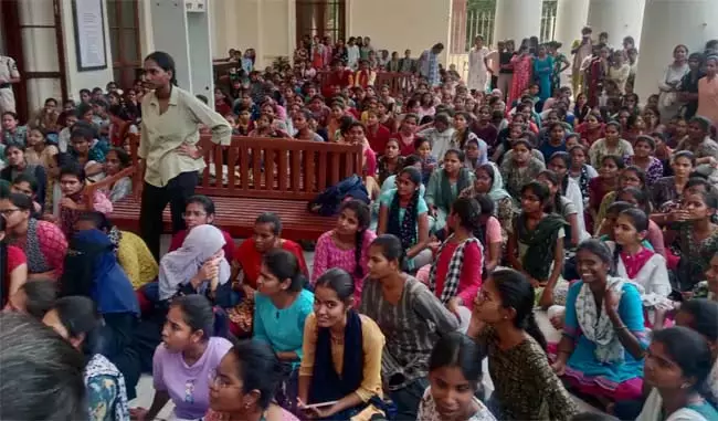 Hyderabad : बुनियादी ढांचा उपलब्ध कराएं छात्रों की चिंता Hyderabad : बुनियादी ढांचा उपलब्ध कराएं छात्रों की चिंता