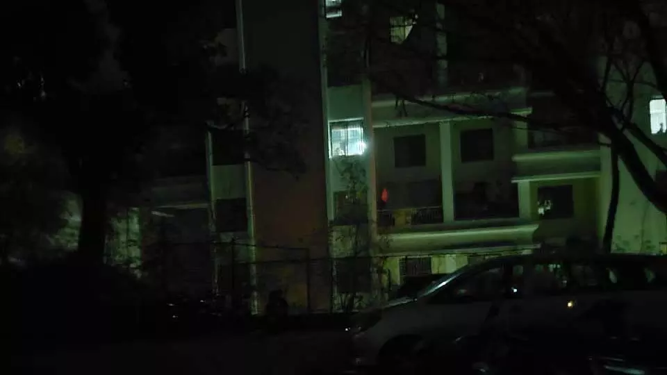 Pune : चिलचिलाती गर्मी के बीच अचानक बिजली गुल होने से 4.5 लाख पुणेवासी प्रभावित Pune : चिलचिलाती गर्मी के बीच अचानक बिजली गुल होने से 4.5 लाख पुणेवासी प्रभावित