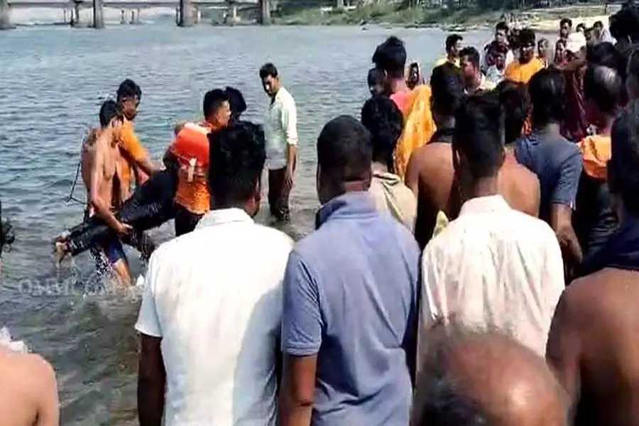 जोबरा एनीकट में महानदी में दो नाबालिग डूबे जोबरा एनीकट में महानदी में दो नाबालिग डूबे