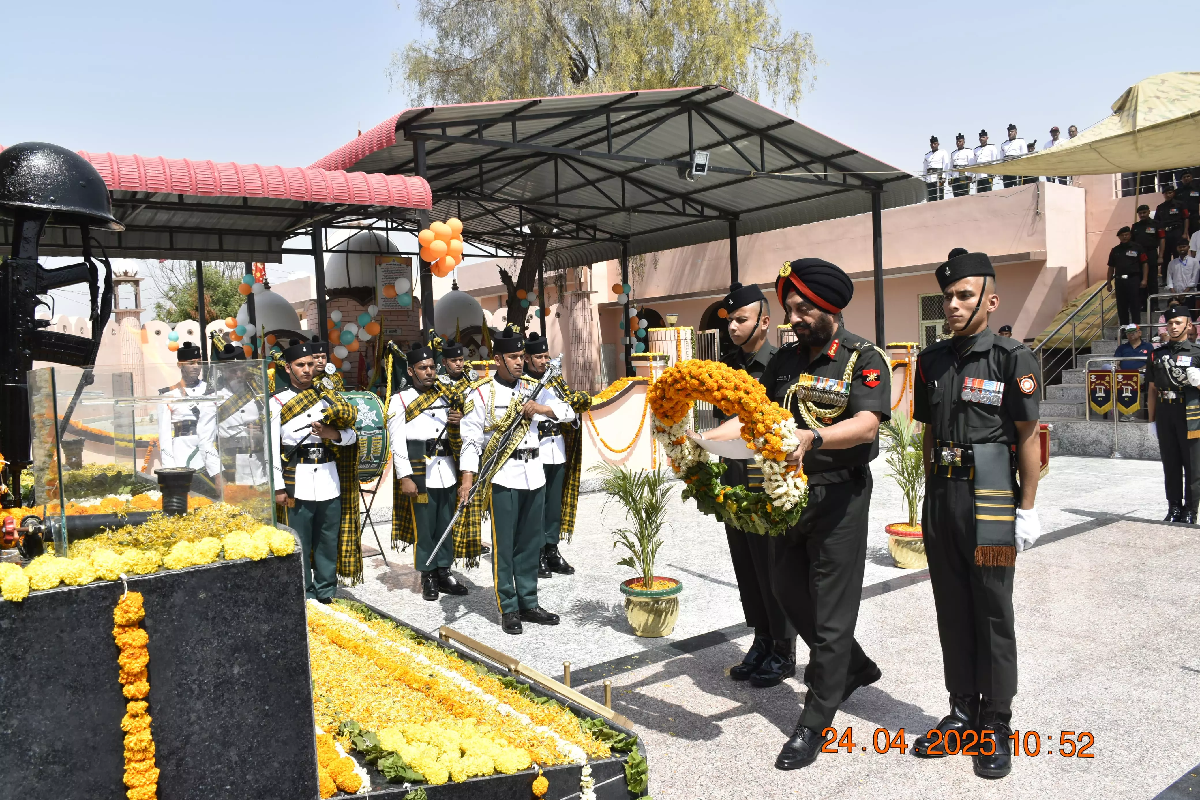 Ganganagar: दक्षिण पश्चिमी कमान के आर्मी कमांडर ने प्रतिभाशाली विद्यार्थियों को किया सम्मानित Ganganagar: दक्षिण पश्चिमी कमान के आर्मी कमांडर ने प्रतिभाशाली विद्यार्थियों को किया सम्मानित