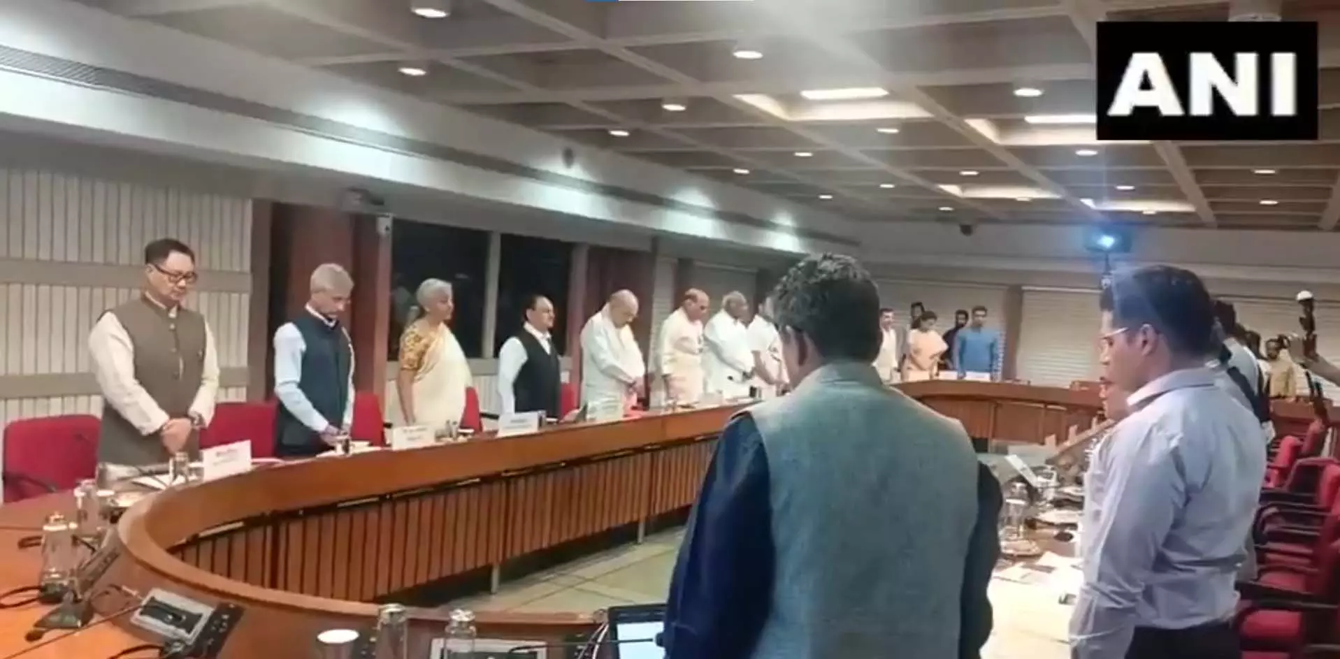 BIG BREAKING: सर्वदलीय बैठक के पहले मृतकों को दी गई मौन श्रंद्धाजलि BIG BREAKING: सर्वदलीय बैठक के पहले मृतकों को दी गई मौन श्रंद्धाजलि