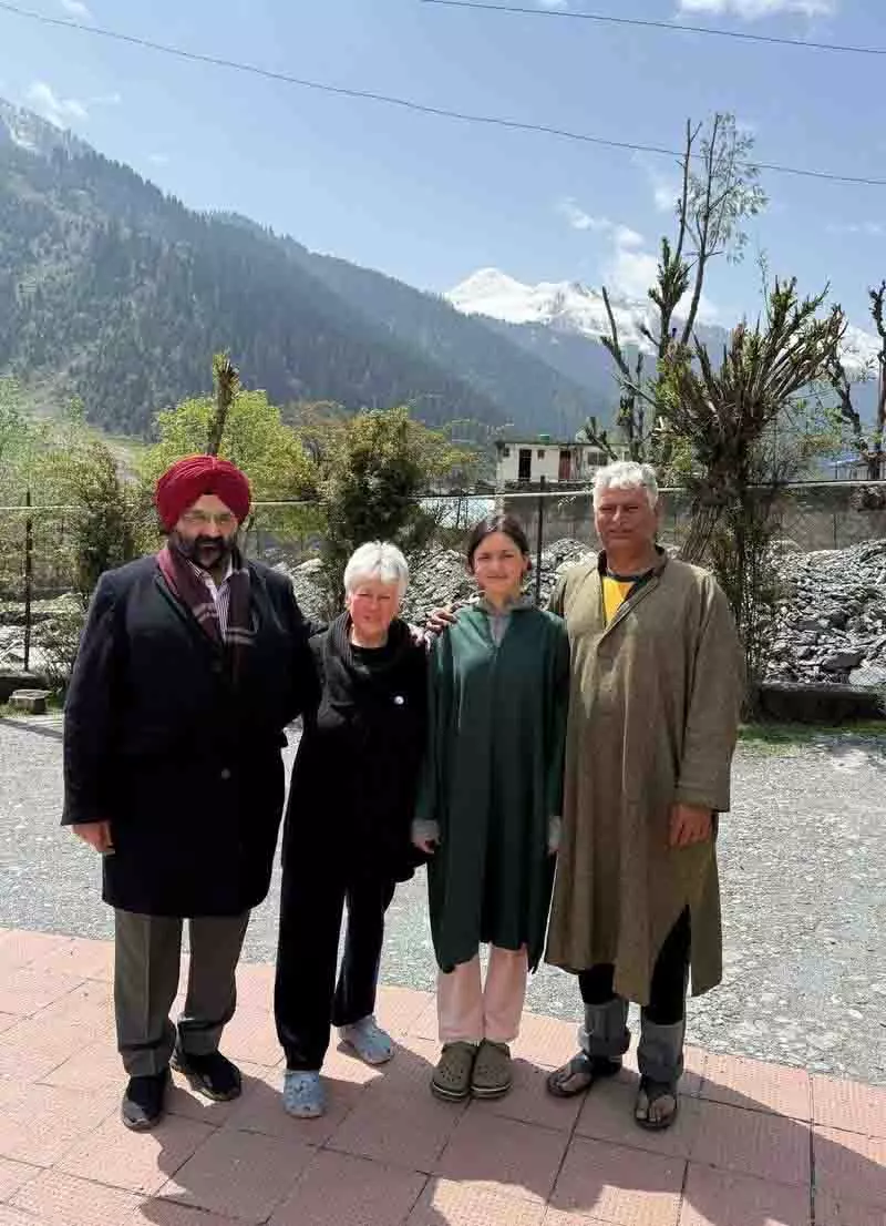 शहर के डॉक्टर दंपत्ति ने हाल ही में J&K यात्रा का अनुभव साझा किया शहर के डॉक्टर दंपत्ति ने हाल ही में J&K यात्रा का अनुभव साझा किया