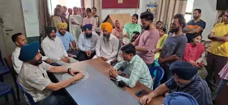 Ludhiana: छात्रों को भोजनालय में ‘प्रशिक्षण’ के लिए राजमार्ग पर चलने के लिए मजबूर किया Ludhiana: छात्रों को भोजनालय में ‘प्रशिक्षण’ के लिए राजमार्ग पर चलने के लिए मजबूर किया