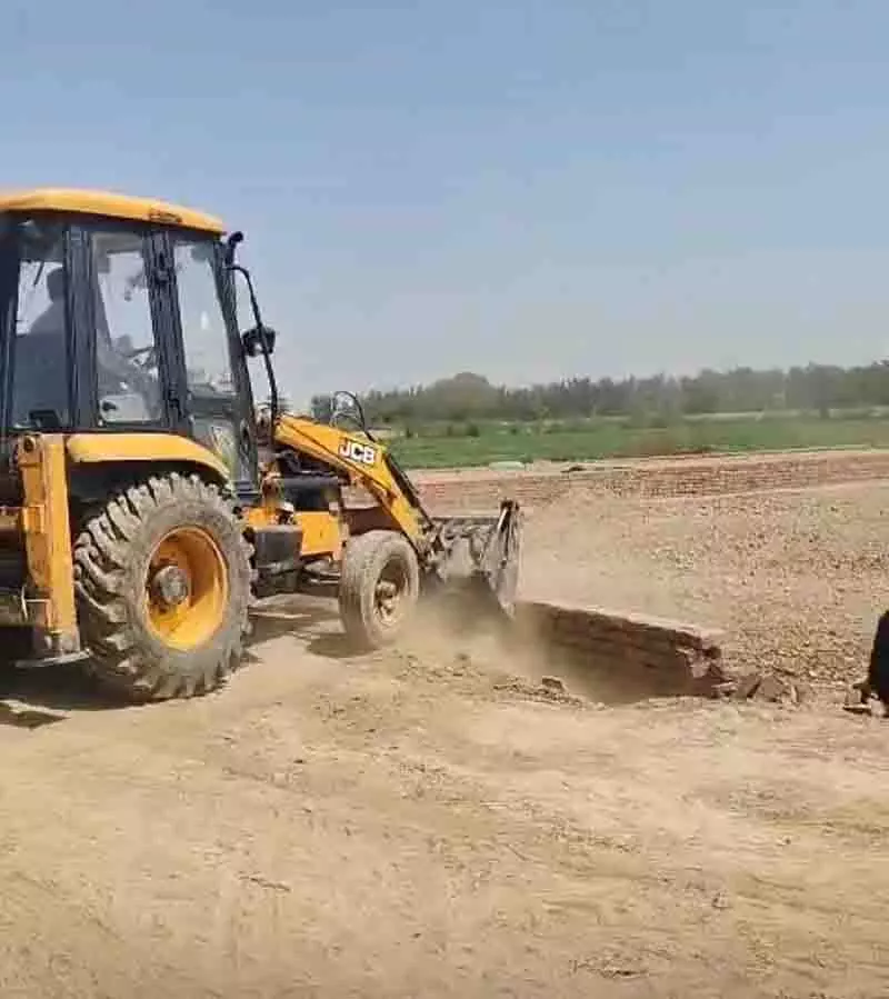 MC ने बोहरी साहिब रोड पर अवैध कॉलोनी को ध्वस्त किया MC ने बोहरी साहिब रोड पर अवैध कॉलोनी को ध्वस्त किया
