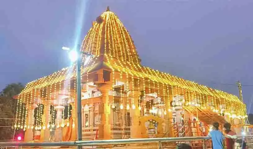 Sri Jogulamba Bala ब्रह्मेश्वर स्वामी मंदिर के वरिष्ठ पुजारी को अनियमितताओं के आरोप में निलंबित कर दिया Sri Jogulamba Bala ब्रह्मेश्वर स्वामी मंदिर के वरिष्ठ पुजारी को अनियमितताओं के आरोप में निलंबित कर दिया