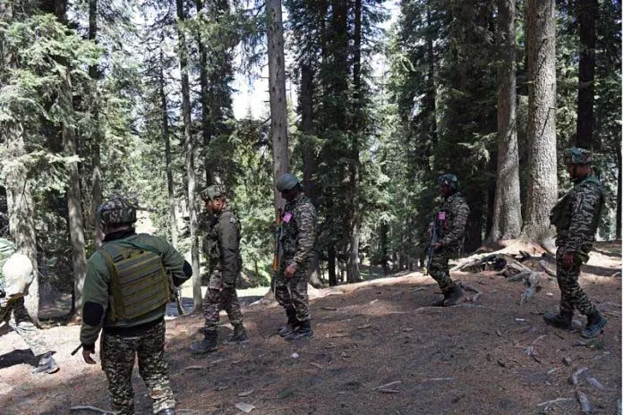 Pahalgam हमले के आरोपियों के खिलाफ बड़े पैमाने पर तलाशी अभियान शुरू Pahalgam हमले के आरोपियों के खिलाफ बड़े पैमाने पर तलाशी अभियान शुरू