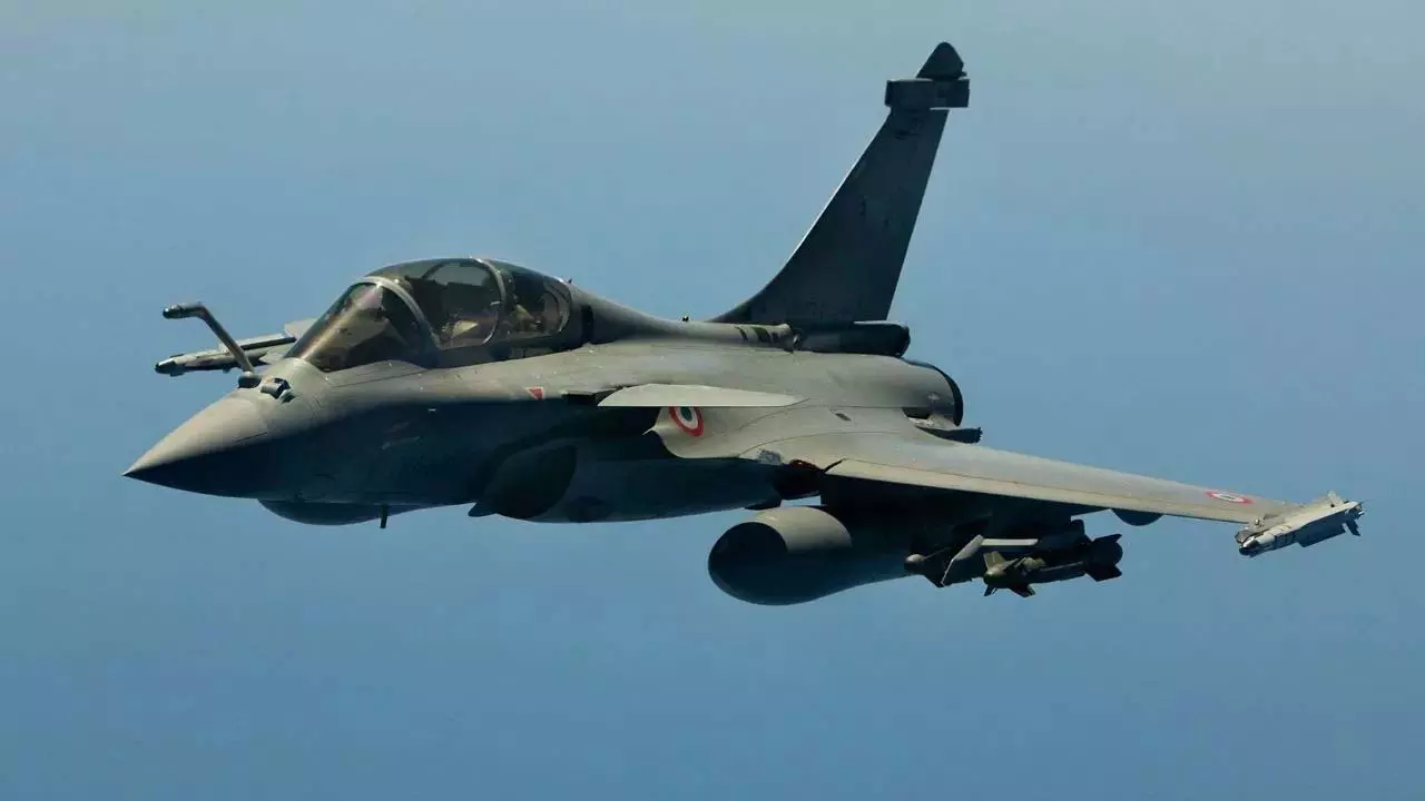 BIG BREAKING: पकिस्तान के इर्द-गिर्द उड़ने लगा राफेल, बर्बादी के बादल छाने लगे! BIG BREAKING: पकिस्तान के इर्द-गिर्द उड़ने लगा राफेल, बर्बादी के बादल छाने लगे!
