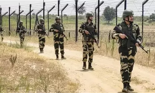 Punjab: BSF को मिली सफलता, करोड़ों की हेरोइन समेत 2 ड्रोन और हथियार जब्त Punjab: BSF को मिली सफलता, करोड़ों की हेरोइन समेत 2 ड्रोन और हथियार जब्त