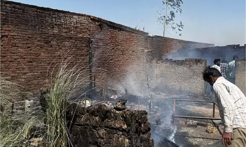 Up News:  झोपड़ी में लगी आग से मची तबाही, मासूम की मौत