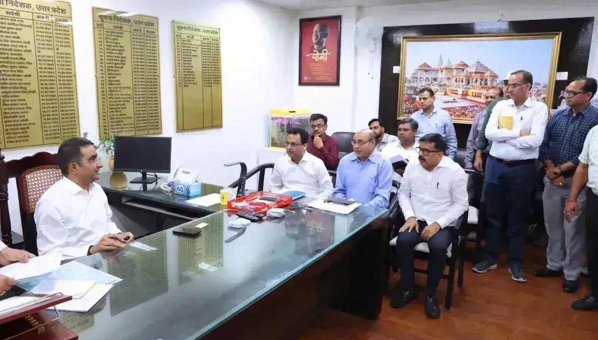 Lucknow: सूचना विभाग को मिला नया निदेशक, विशाल सिंह ने किया पदभार ग्रहण