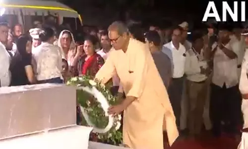 Odisha Deputy CM ने पहलगाम आतंकी हमले के पीड़ित के पार्थिव शरीर पर श्रद्धांजलि अर्पित की