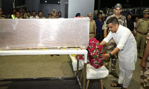 पहलगाम आतंकी हमले के पीड़ितों के पार्थिव शरीर उनके गृहनगर पहुंचे, CM Patel ने अनुग्रह राशि की घोषणा की पहलगाम आतंकी हमले के पीड़ितों के पार्थिव शरीर उनके गृहनगर पहुंचे, CM Patel ने अनुग्रह राशि की घोषणा की