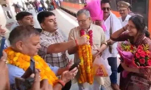 Prayagraj: शक्ति दुबे का प्रयागराज आगमन, स्टेशन पर हुआ जोरदार स्वागत Prayagraj: शक्ति दुबे का प्रयागराज आगमन, स्टेशन पर हुआ जोरदार स्वागत