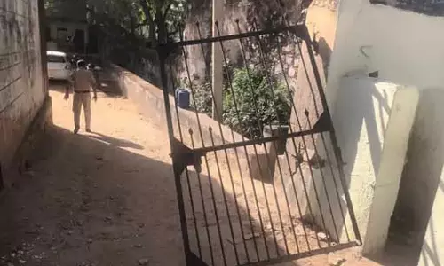 विधायक के बेटे पर लगे गंभीर आरोप, थाने में घुसकर आरोपी को हिरासत से छुड़ाया, मचा हड़कंप विधायक के बेटे पर लगे गंभीर आरोप, थाने में घुसकर आरोपी को हिरासत से छुड़ाया, मचा हड़कंप
