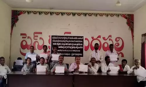 Telangana: पौरा हक्कुला संघम ने कर्रेगुट्टा में ऑपरेशन कगार को रोकने की मांग की