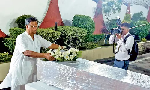 Kolkata: बंगाल के दो पर्यटकों के शव कोलकाता पहुंचे, परिजनों में मचा कोहराम Kolkata: बंगाल के दो पर्यटकों के शव कोलकाता पहुंचे, परिजनों में मचा कोहराम