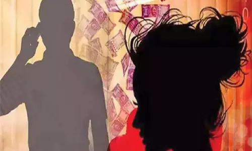 हिंदूपुर की महिला को बेटी के वीडियो को लेकर ब्लैकमेल किया गया