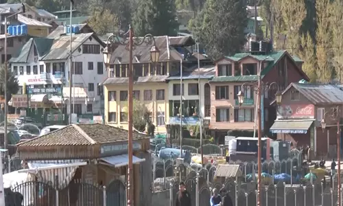 आतंकी हमले के बाद Pahalgam पर्यटन उद्योग संकट में, स्थानीय कारोबार बुरी तरह प्रभावित आतंकी हमले के बाद Pahalgam पर्यटन उद्योग संकट में, स्थानीय कारोबार बुरी तरह प्रभावित