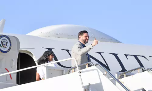 Jaipur: अमेरिका के उपराष्ट्रपति वेंस को भावभीनी विदाई Jaipur: अमेरिका के उपराष्ट्रपति वेंस को भावभीनी विदाई