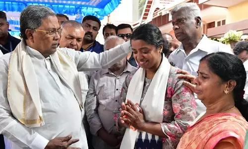 संकट में फंसे कन्नड़ लोगों की रक्षा करना सरकार का कर्तव्य है: Siddaramaiah