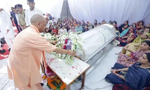 Kanpur: शुभम द्विवेदी को श्रद्धांजलि देने पहुंचे CM योगी, दिया सख्त संदेश Kanpur: शुभम द्विवेदी को श्रद्धांजलि देने पहुंचे CM योगी, दिया सख्त संदेश
