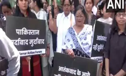 पहलगाम आतंकी हमले की निंदा करते हुए Pakistan उच्चायोग के पास विरोध प्रदर्शन