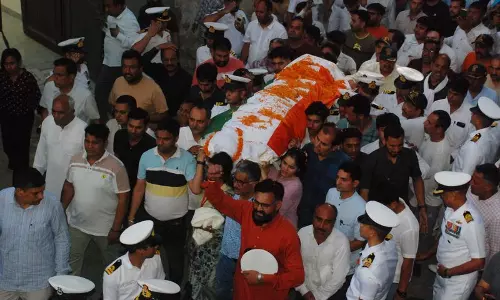Haryana :  लेफ्टिनेंट विनय नरवाल का पूरे सैन्य सम्मान के साथ अंतिम संस्कार किया गया
