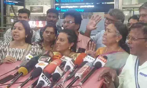 Pahalgam attack: बाल-बाल बचे 19 तमिलनाडु पर्यटक कश्मीर से सुरक्षित लौटे Pahalgam attack: बाल-बाल बचे 19 तमिलनाडु पर्यटक कश्मीर से सुरक्षित लौटे