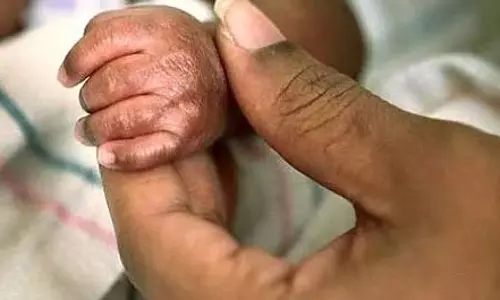 Mumbai : मां के बालकनी में फिसलने से 7 महीने के बच्चे की 21वीं मंजिल से गिरकर मौत हो गई